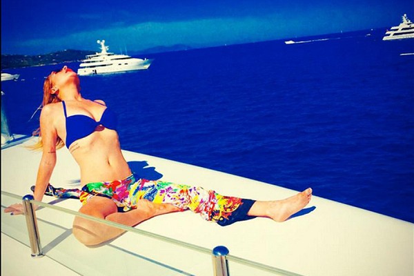40位名人狂曬游艇度假照，你還在矜持什么？