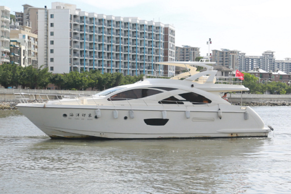 72英尺三层飞桥游艇