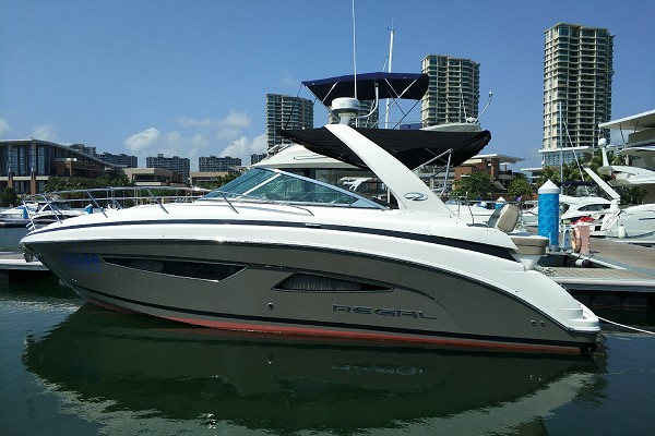 Regal 33英尺运动游艇