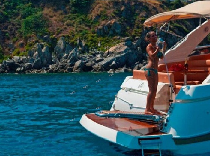  34英尺運(yùn)動(dòng)游艇