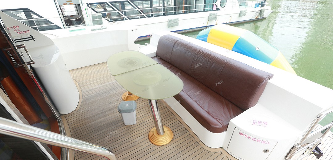 72英尺三層游艇