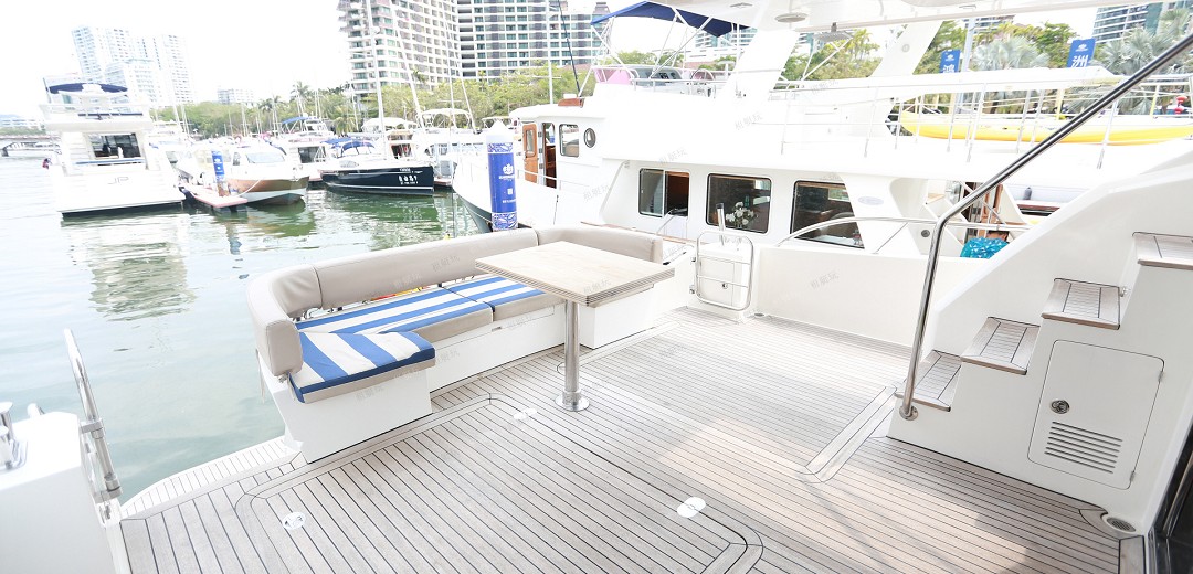 70英尺飛橋游艇