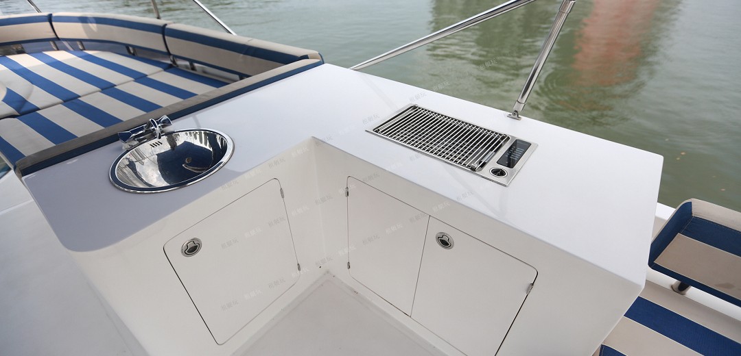 70英尺飛橋游艇