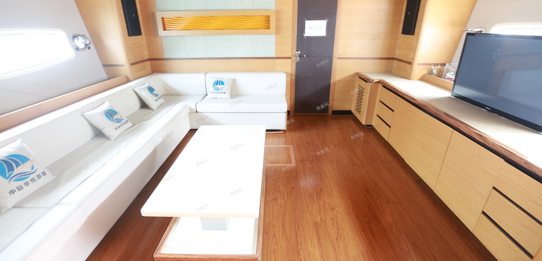 70英尺飛橋游艇